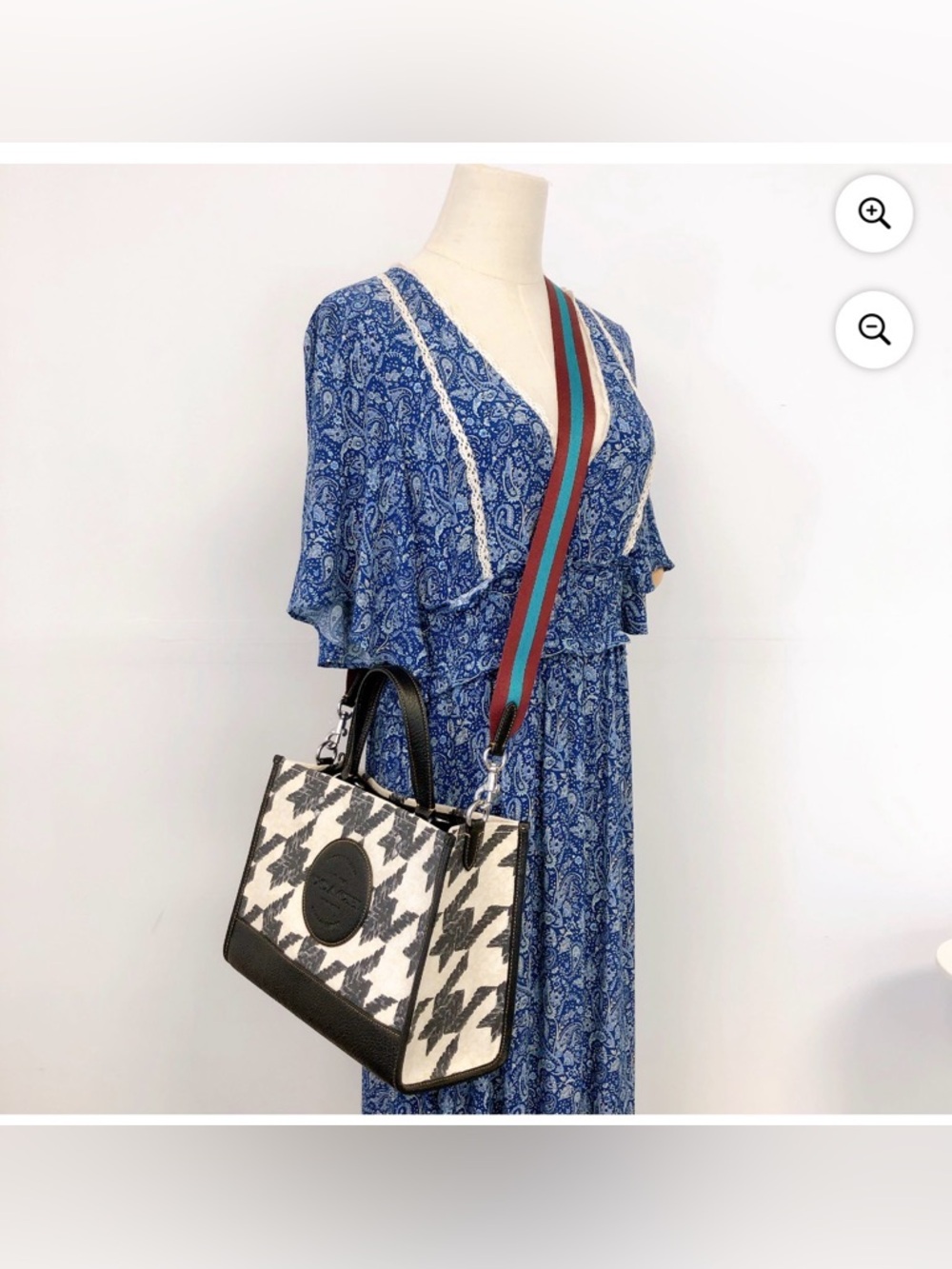 Coach CJ624 Dempsey Tote 40 With Houndstooth Print And Patch in Cream/Black - Picture 3 of 16